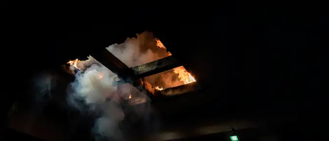 Пожар в здании на улице Калинина в Хабаровске привел к возгоранию конструкций ресторана Дом